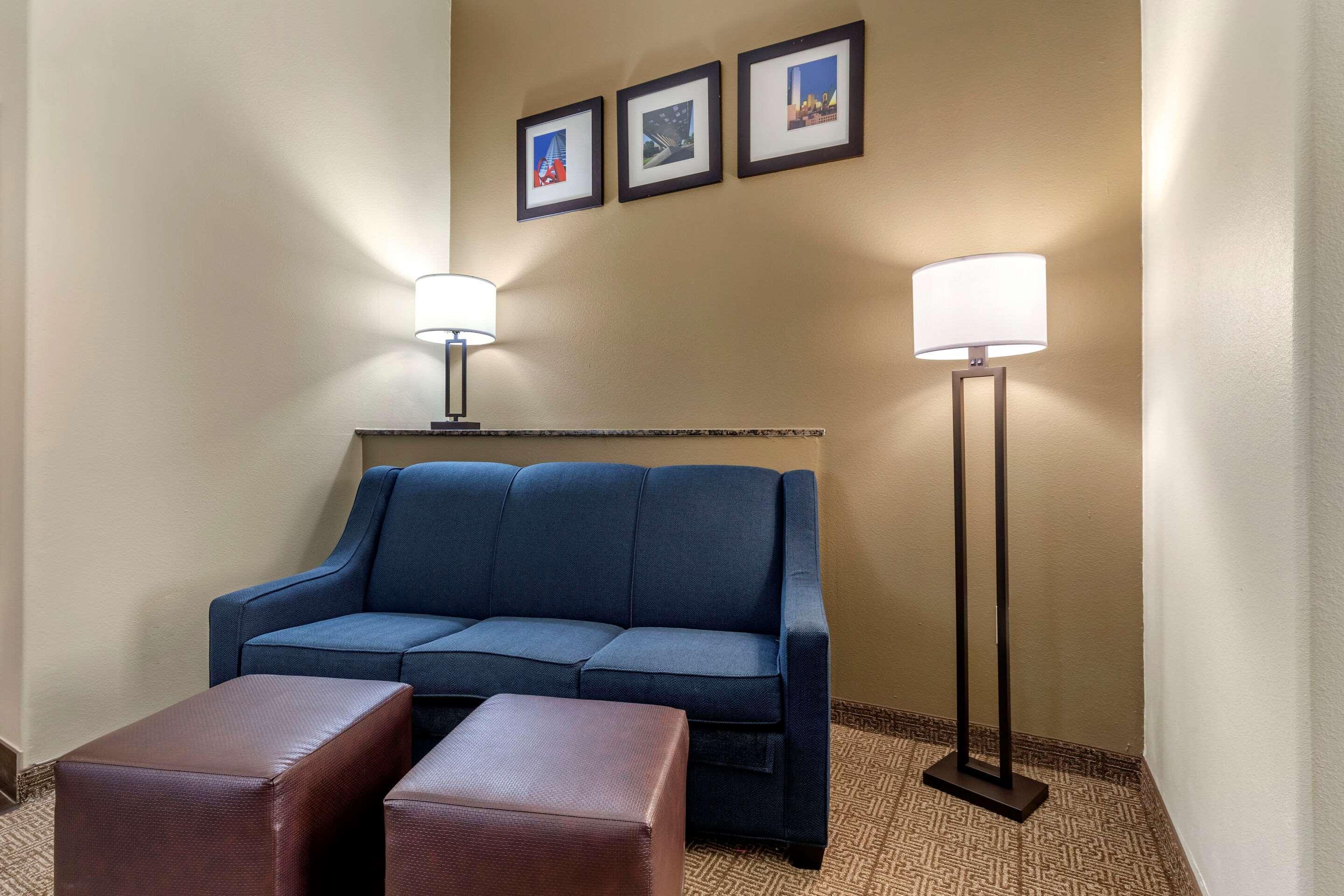 Comfort Suites West Dallas - Cockrell Hill Экстерьер фото