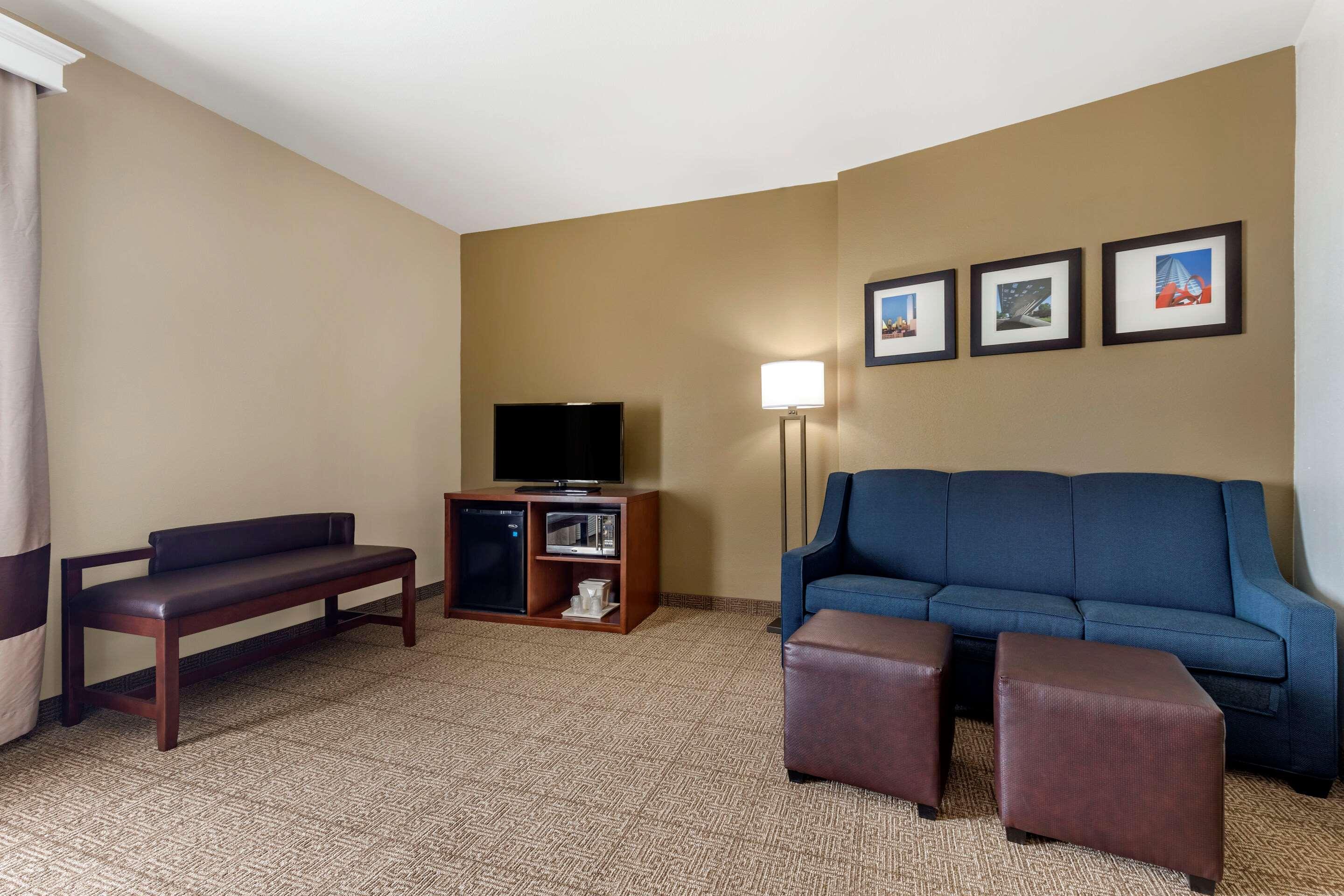 Comfort Suites West Dallas - Cockrell Hill Экстерьер фото