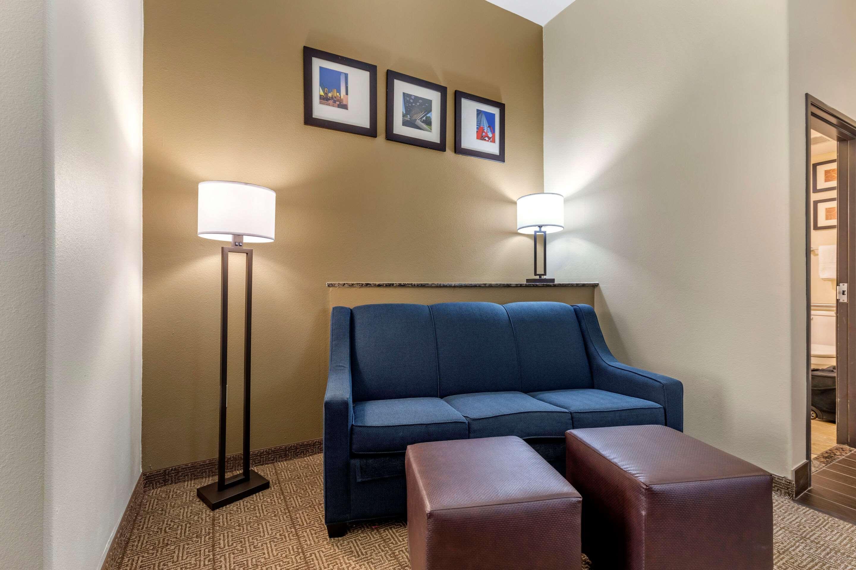 Comfort Suites West Dallas - Cockrell Hill Экстерьер фото