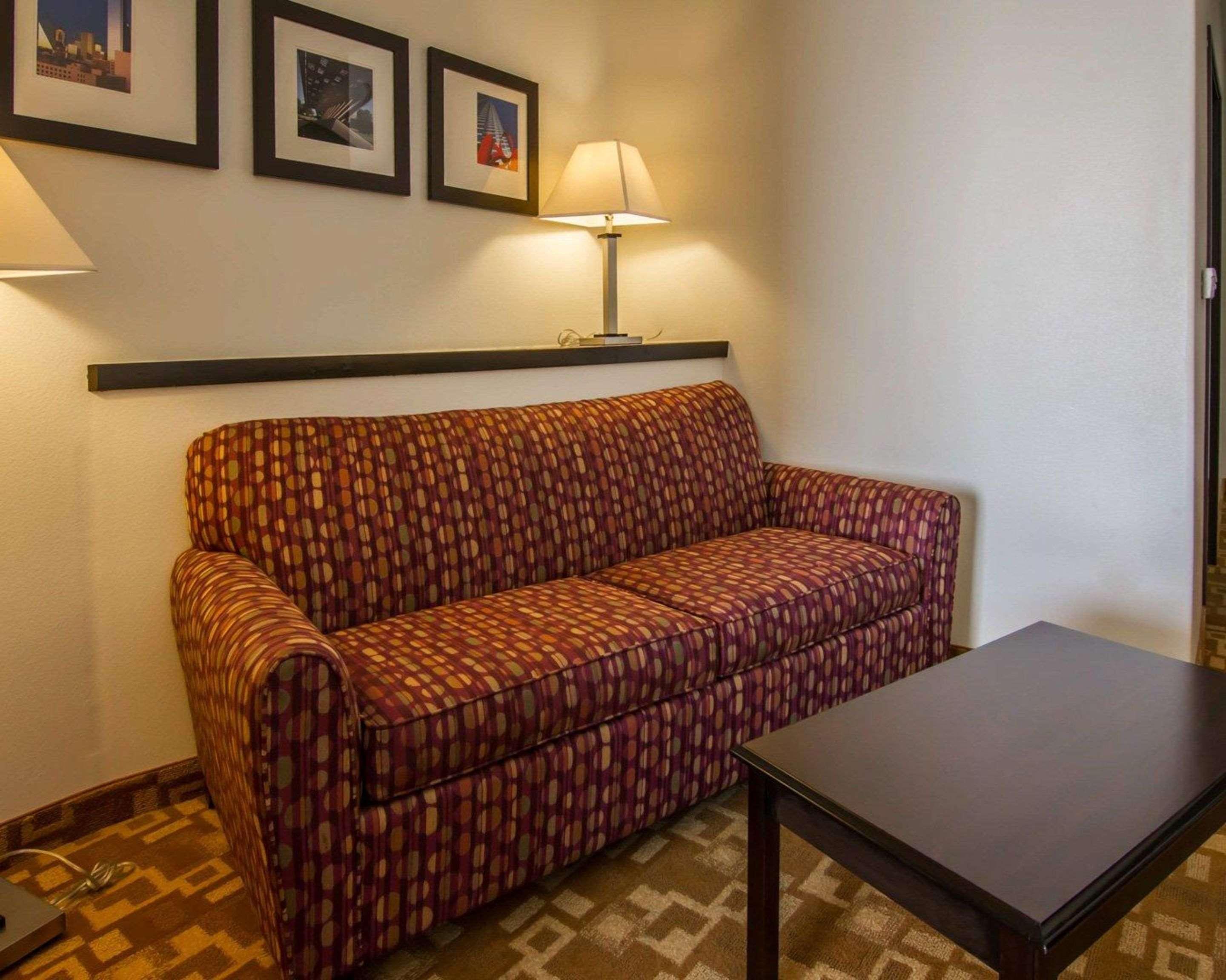 Comfort Suites West Dallas - Cockrell Hill Экстерьер фото