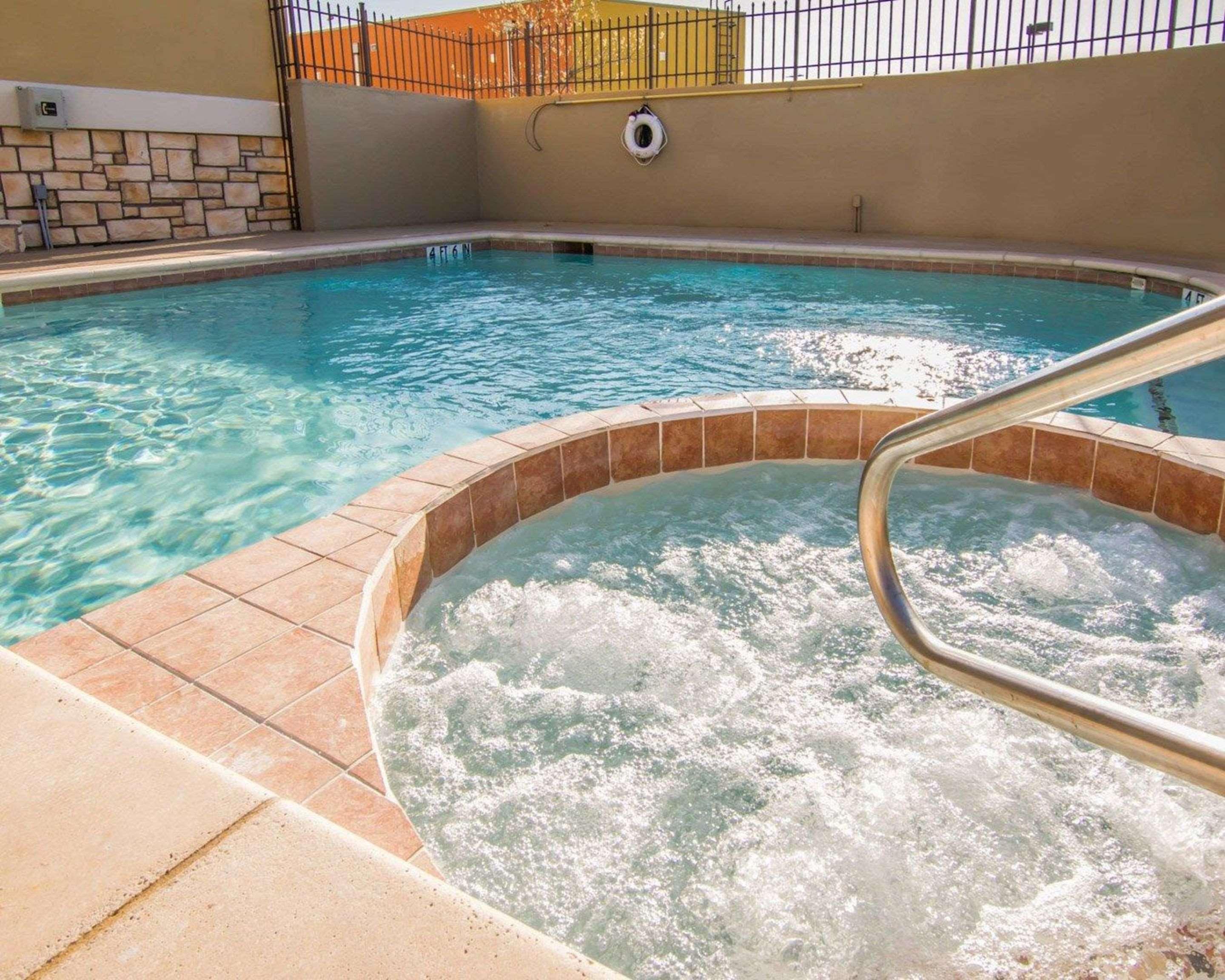 Comfort Suites West Dallas - Cockrell Hill Экстерьер фото