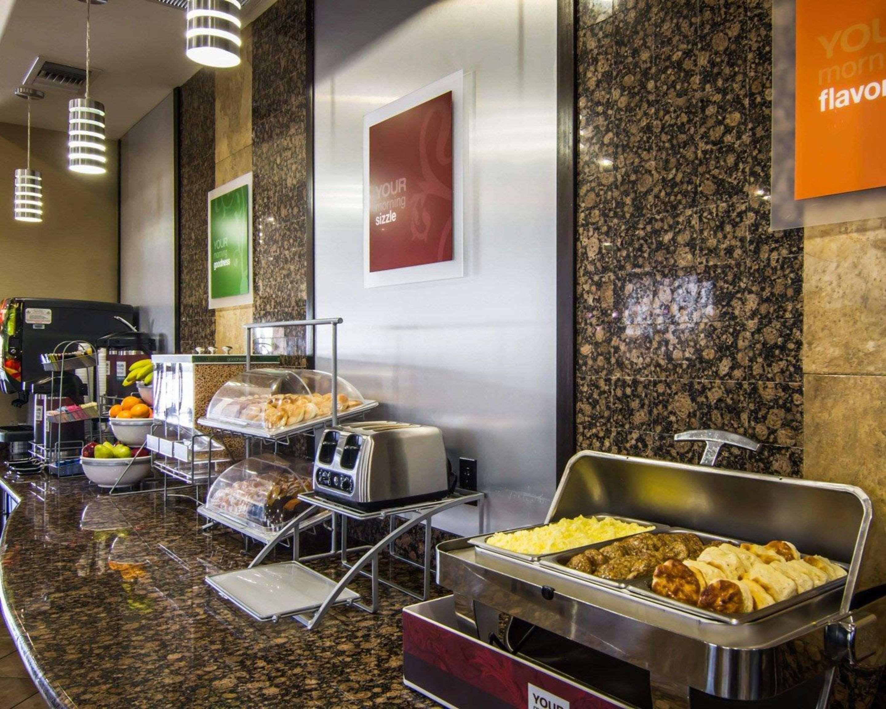 Comfort Suites West Dallas - Cockrell Hill Экстерьер фото