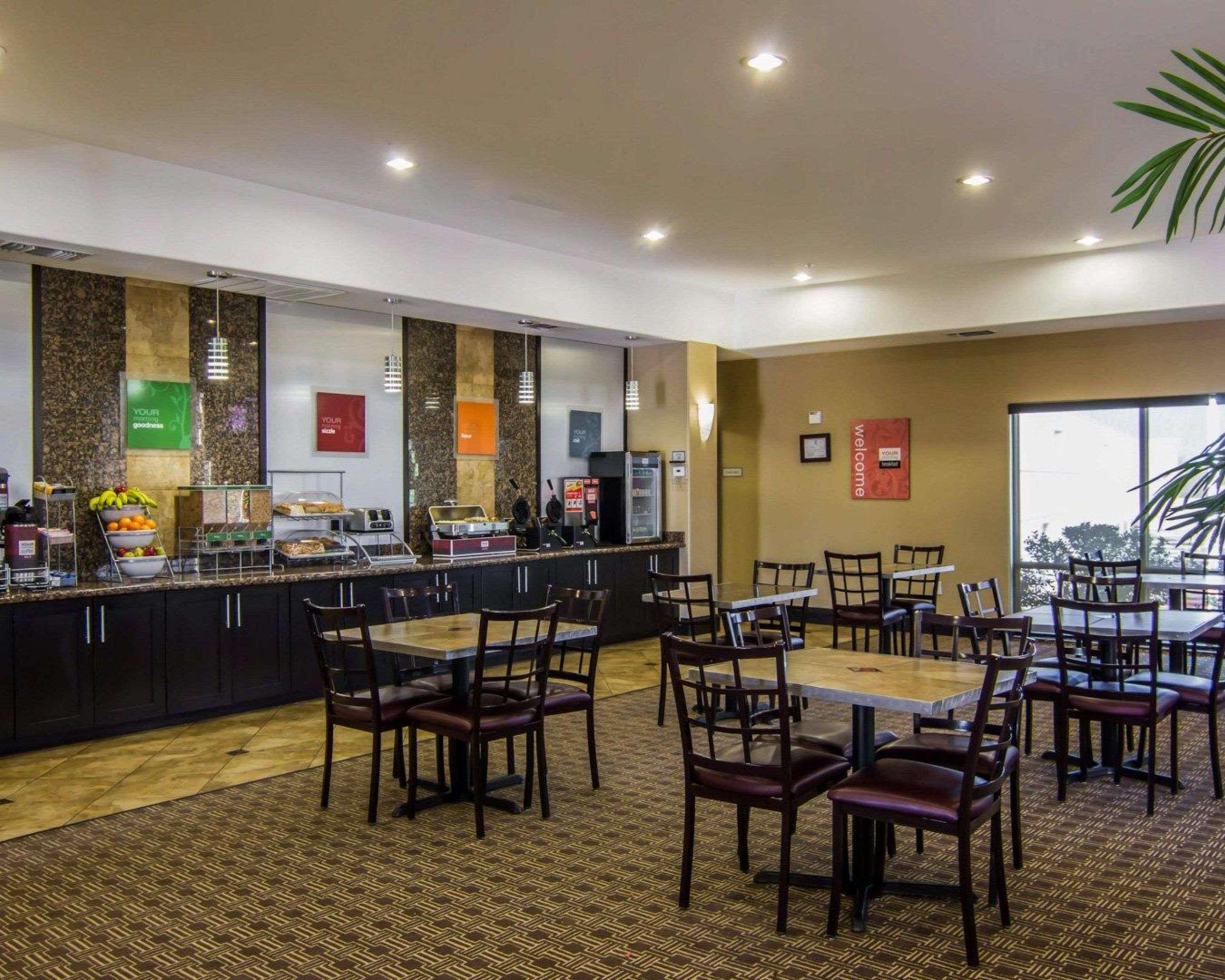 Comfort Suites West Dallas - Cockrell Hill Экстерьер фото