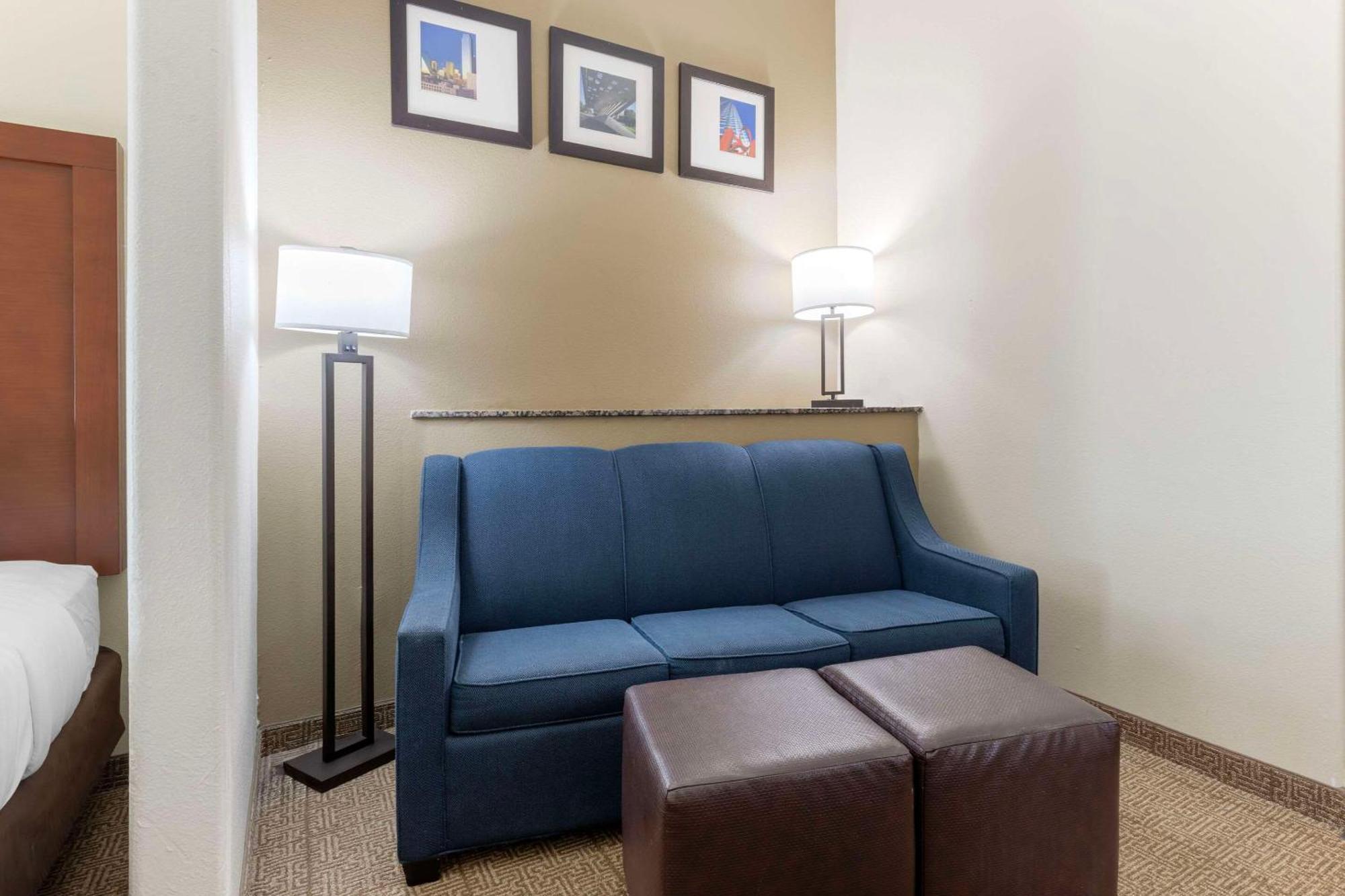 Comfort Suites West Dallas - Cockrell Hill Экстерьер фото