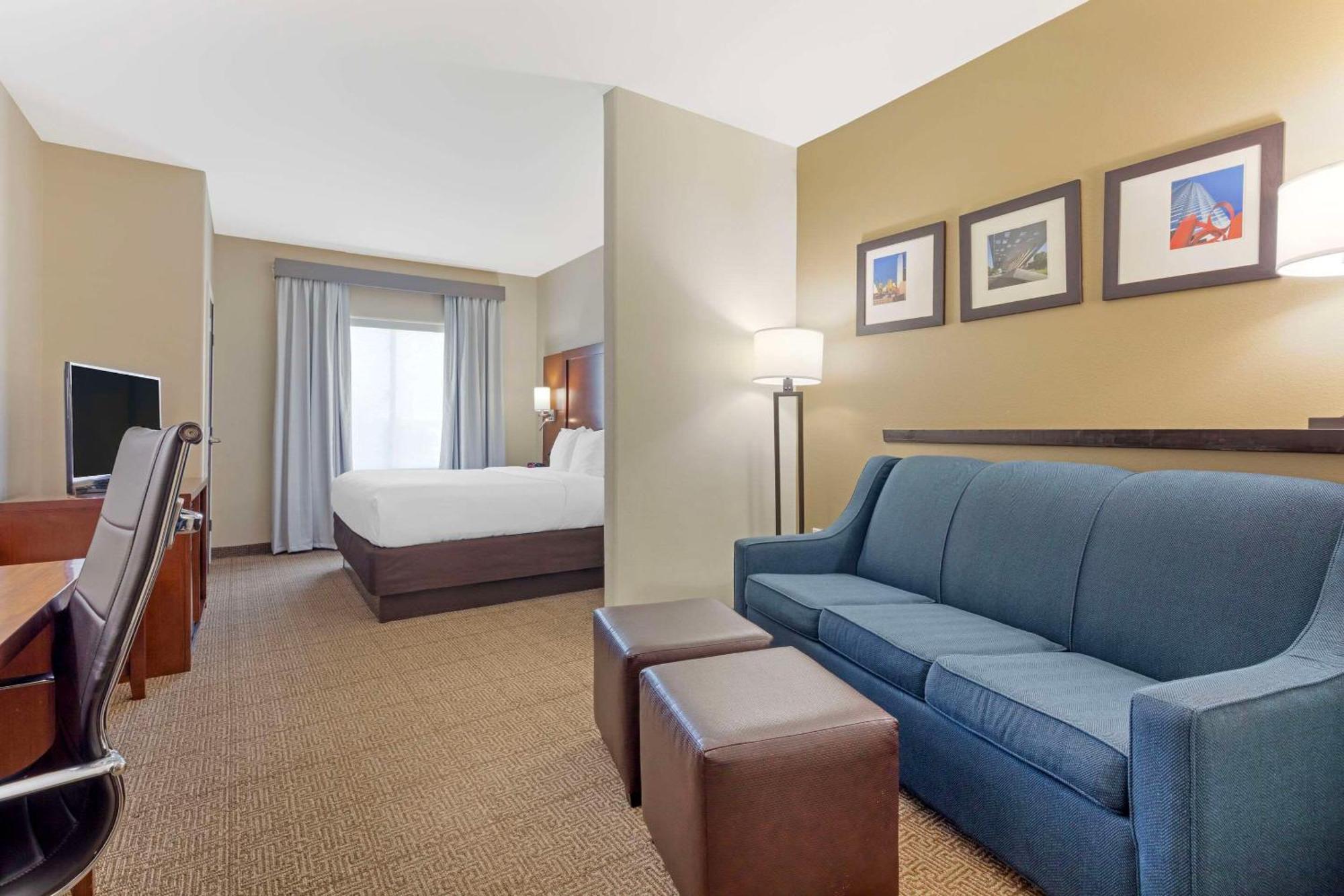 Comfort Suites West Dallas - Cockrell Hill Экстерьер фото